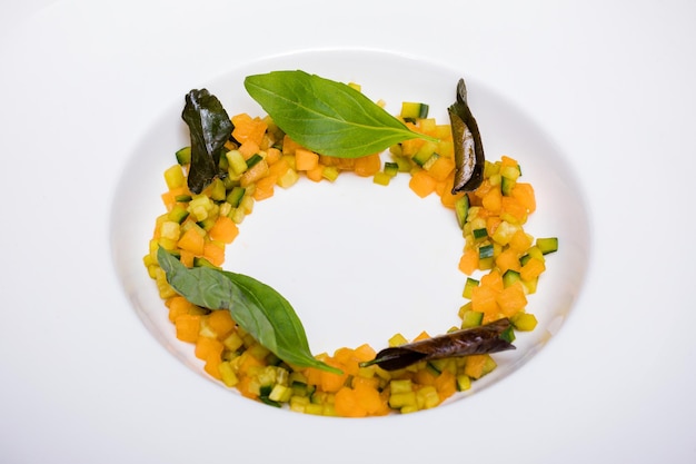 Talerz kolorowego dania